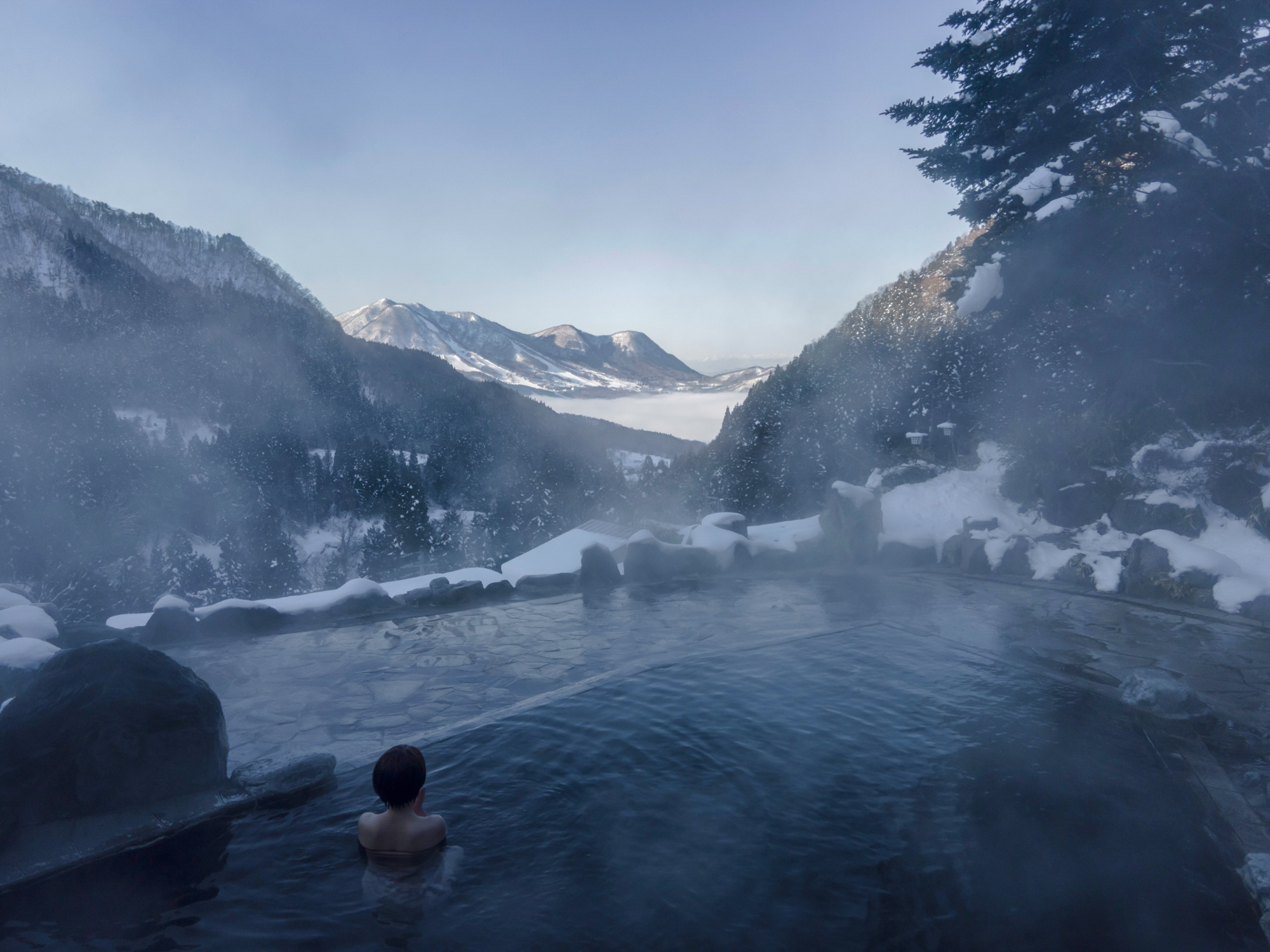 冬の木島平村　馬曲温泉の露天風呂