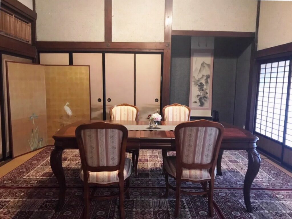 木島平村にある古民家の宿　窓月まつしまやの室内