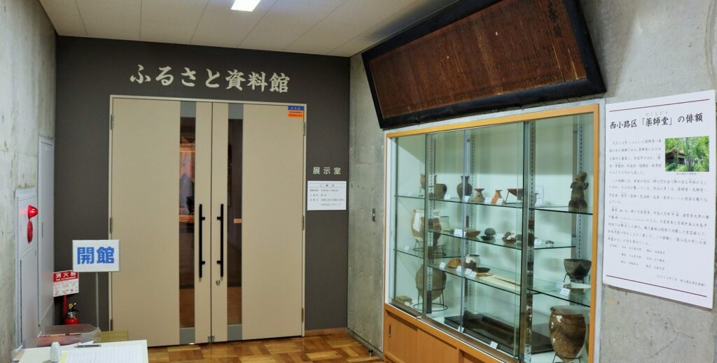木島平村にあるふるさと資料館、遺跡からの発掘品などを展示