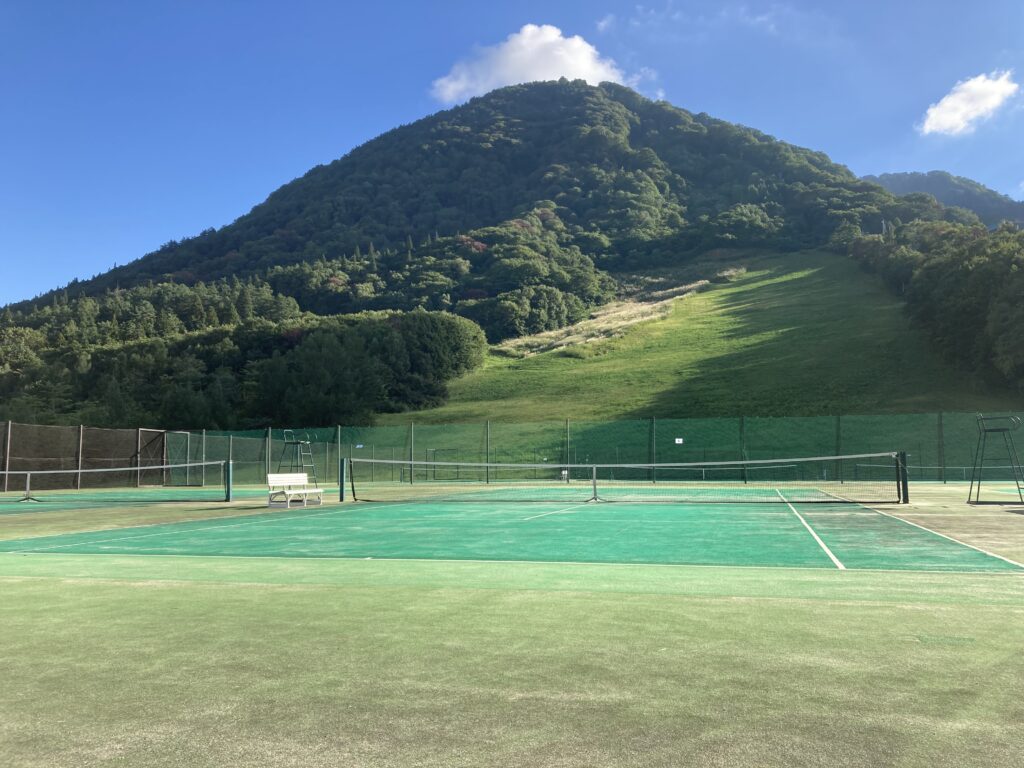 SBCリゾート木島平の近くにあるテニスコート